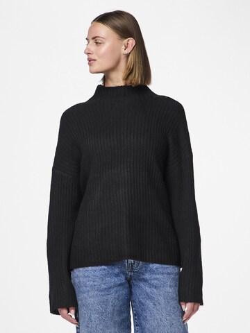 Pullover di PIECES in nero: frontale
