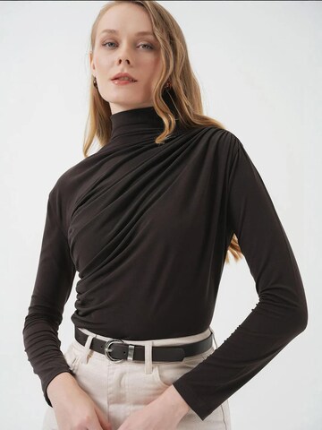 Bigdart Shirt in Bruin