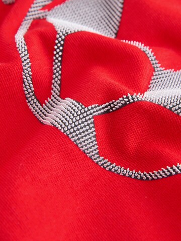 Next Тениска в червено