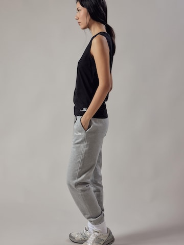 regular Pantaloni di OWN Off With Nature in grigio