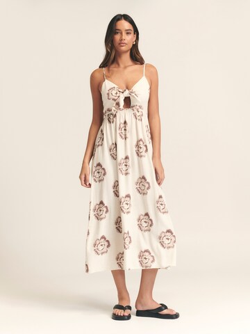 St MRLO Kleid in Beige: Vorderseite