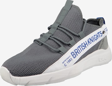 BRITISH KNIGHTS - Sapatilhas slip-on 'Bennet' em cinzento: frente