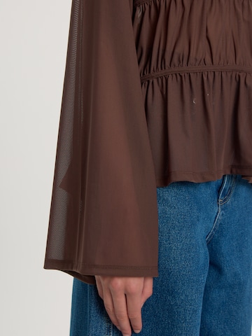 Tricou 'Jola' de la EDITED pe maro