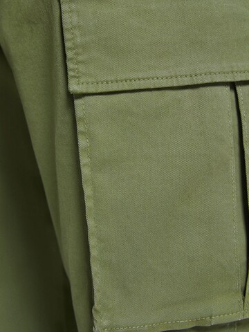 Bershkaregular Cargo hlače - zelena boja
