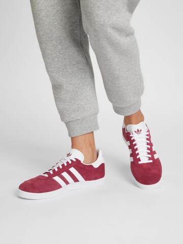 Sneaker bassa 'Gazelle' di ADIDAS ORIGINALS in rosso: frontale