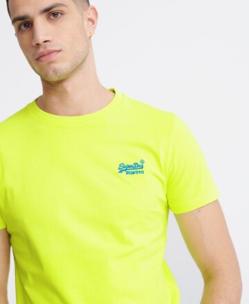Superdry - Ajuste regular Camiseta en amarillo