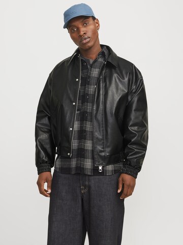 JACK & JONES Φθινοπωρινό και ανοιξιάτικο μπουφάν 'JCOChrome' σε μαύρο: μπροστά