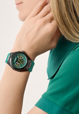 Montre à affichage analogique Aston Martin en vert