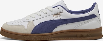 Baskets basses PUMA en blanc : devant