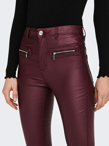 Skinny Pantalon 'Rojal' ONLY en rouge