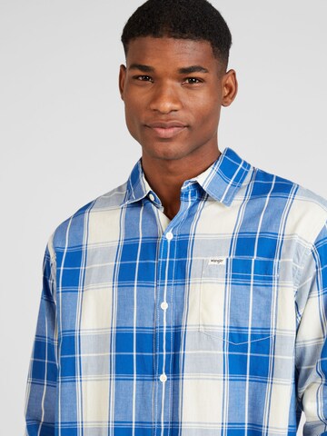 WRANGLER - Ajuste regular Camisa en azul