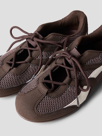 Sneaker di NAME IT in marrone