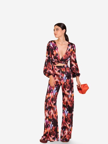 Wide leg Pantaloni con pieghe di THE-ARE in nero: frontale