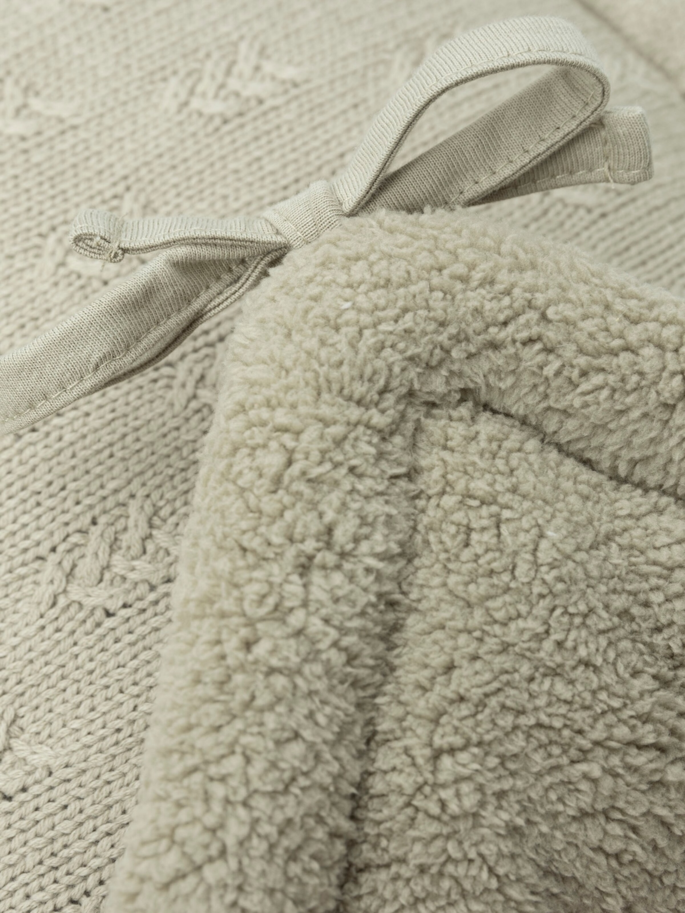 Jollein Lakens in Grijs