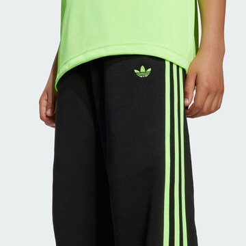 ADIDAS ORIGINALS Loosefit Παντελόνι σε μαύρο