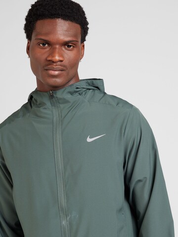 NIKE Спортивная куртка 'FORM' в Зеленый
