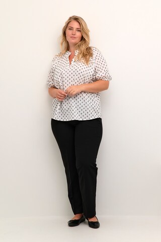 KAFFE CURVE - Blusa 'Lanni' en blanco