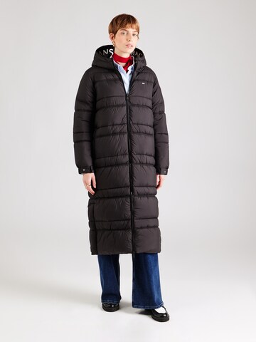 Tommy Jeans Winter Coat in Black: front
