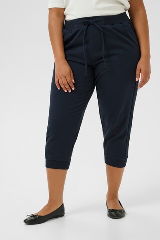Effilé Pantalon 'KCAnn' KAFFE CURVE en bleu : devant