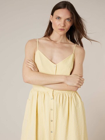 Robe 'Vanda' Deeluxe en jaune