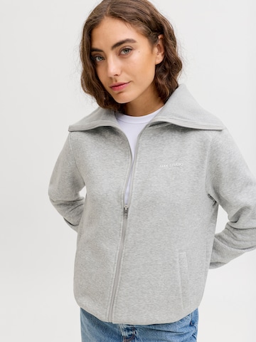 JJXX Jopa na zadrgo 'JXSTUDIO VESTERBRO' | siva barva