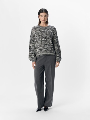 OBJECT Pullover i grå