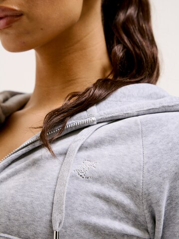 Pullover extra large di Juicy Couture in grigio