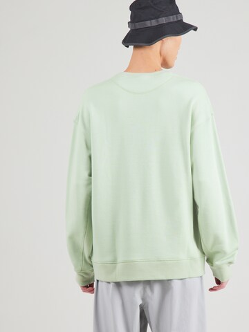 Nike Sportswear Dressipluus 'CLASSICS', värv roheline: tagant vaates