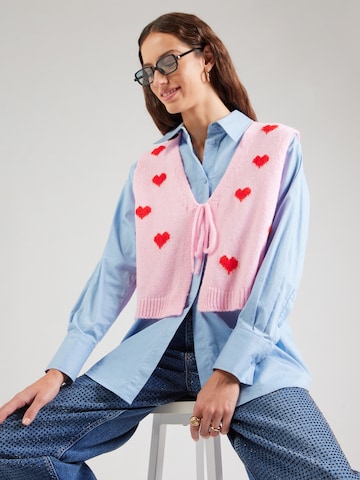 Hailys Strikvest 'Vi44ola' i pink: forside