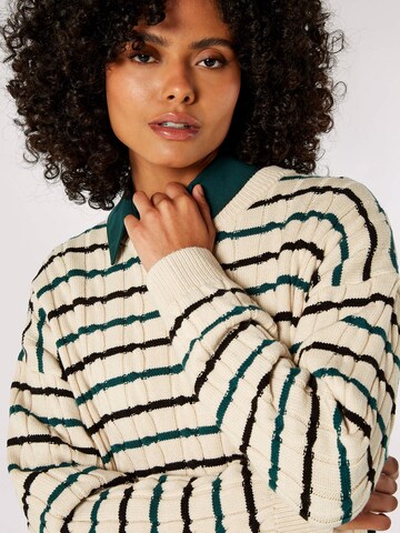 Apricot Pullover in Beige