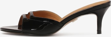 Kazar Mule in Black: front