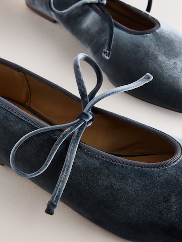 Next - Bailarinas con hebilla 'Forever Comfort' en gris