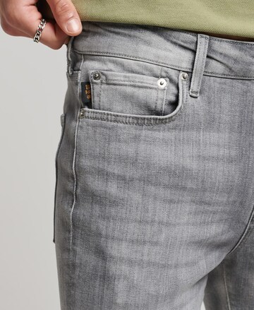 Coupe slim Jean Superdry en gris