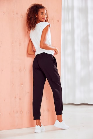LASCANA Regular Cargo trousers in Black: front