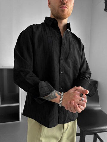 Kleidermafia - Ajuste regular Camisa 'Regular Fit Striped Line Shirt - Black' en negro