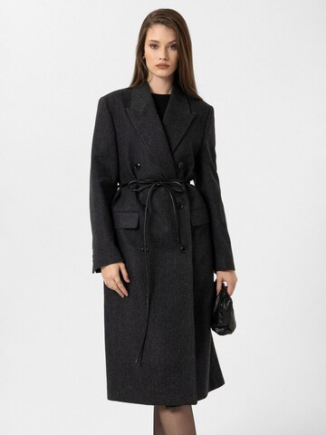 Antioch Between-seasons coat 'Carla' in Grey: front