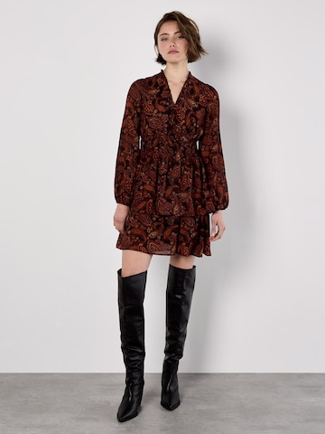 Robe Apricot en noir : devant