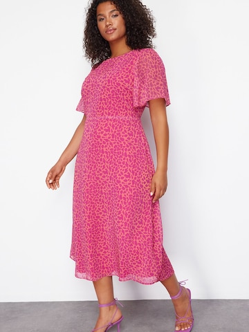 Robe Trendyol Curve en rose