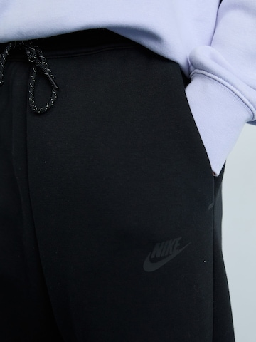 Regular Pantaloni 'Tech Flc' de la Nike Sportswear pe negru