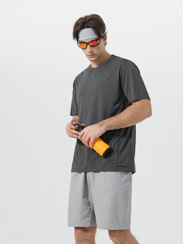 YOUTHUP Performance Shirt 'Feuchttrans' in Grey
