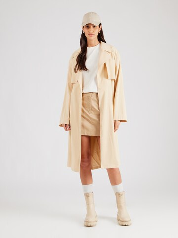 OH APRIL T-shirt i beige