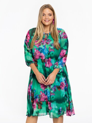 Yoek Dress in Green: front