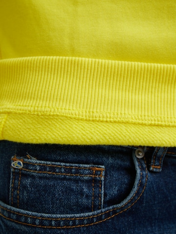 Sweat-shirt 'Spell' WEM Fashion en jaune