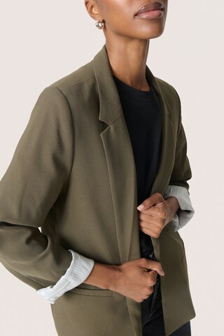 SOAKED IN LUXURY Blazer in Green