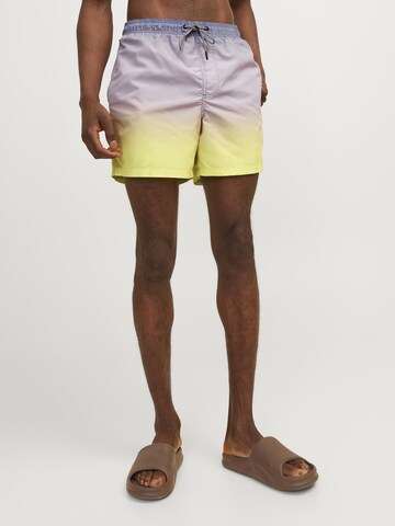 JACK & JONES Badeshorts i gul: forside