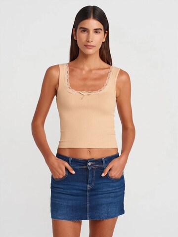 Dilvin Top in Beige: voorkant