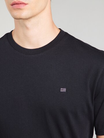 NAPAPIJRI T-shirt 'S-NEDLES' i svart