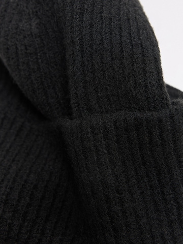 Bershka Beanie in Black