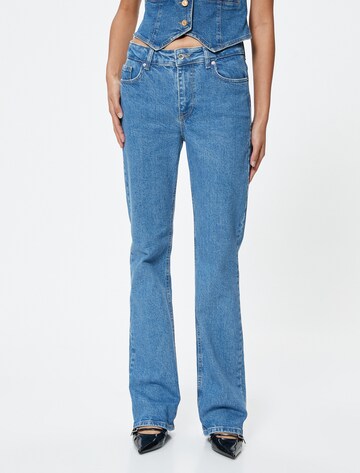 Koton Flared Jeans in Blauw: voorkant