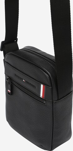 TOMMY HILFIGER Tasche in Schwarz